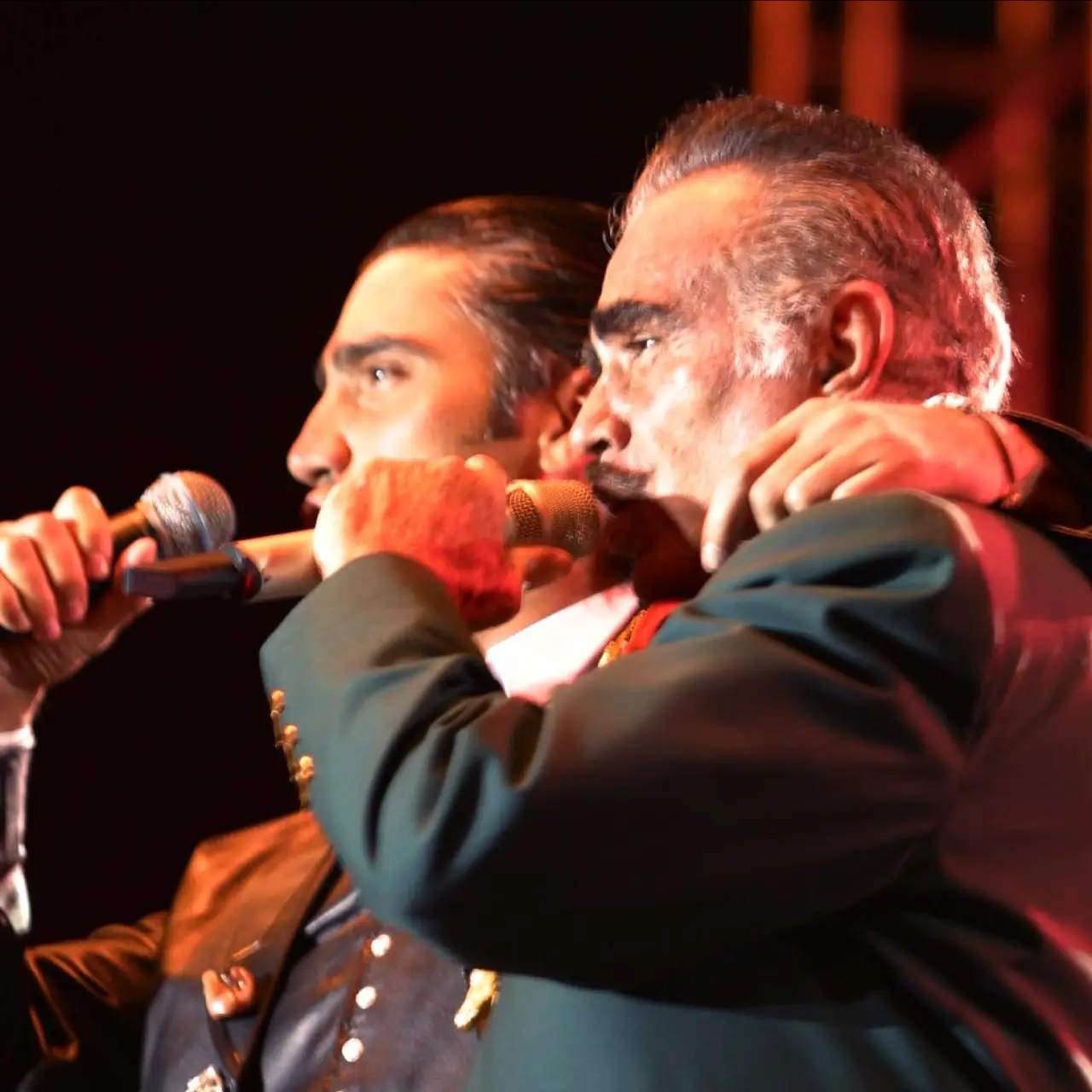Alex Fernández: El nieto que heredó el corazón y la voz de Vicente Fernández
