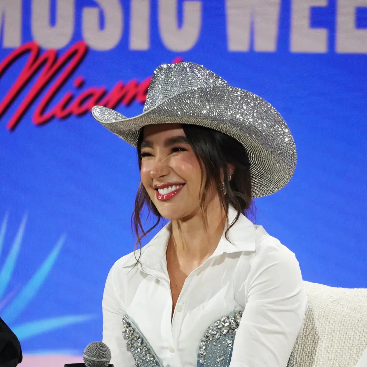 Paola Jara lanza 'A ella' una composición escrita por Adriana Bottina